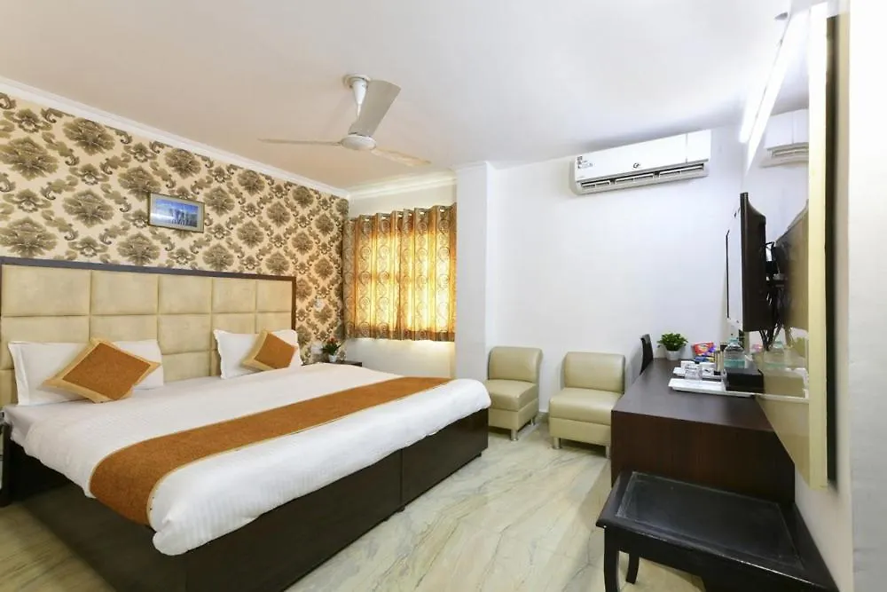 Hotel The First By Goyal Hoteliers Agra